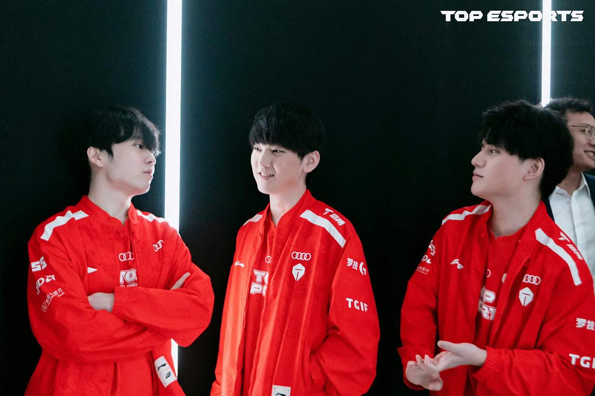 RNG横扫TES，JackeyLove开启传奇时刻半决赛3:1（成都）