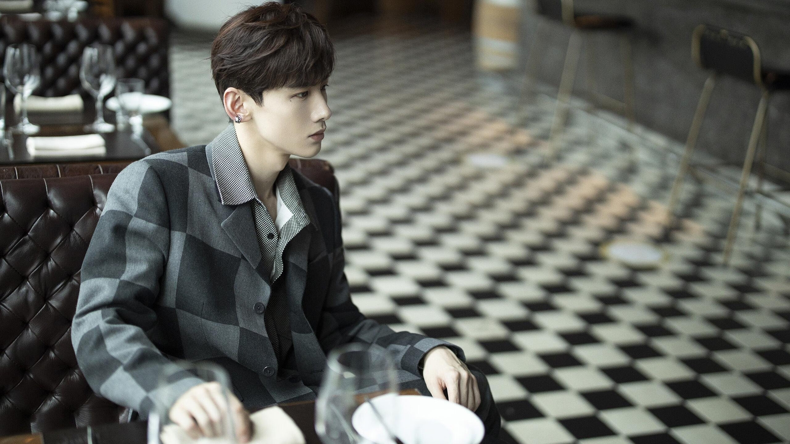 雷火电竞-乔纳森·伊萨克，用七尺蛛网，在季后赛之夜写下隐形守护者的唯一性